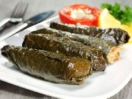 Рецепта Постни сaрми от лозови листа по гръцки с ориз и стафиди